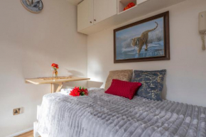 Glenville Apartment